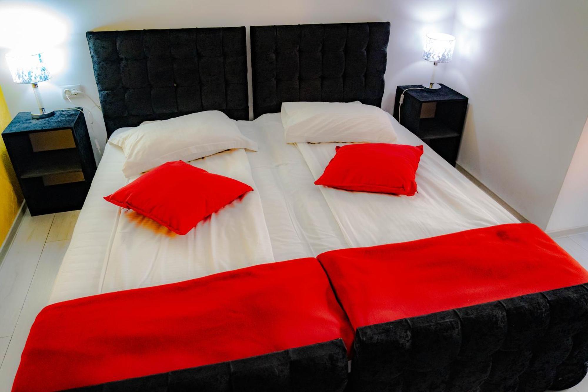 Casa Alis Hotel Oradea Bagian luar foto