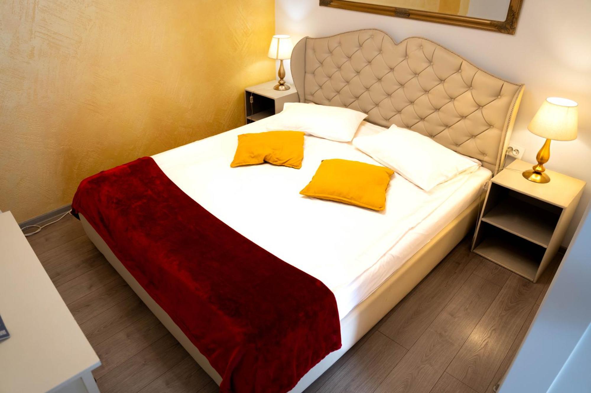 Casa Alis Hotel Oradea Bagian luar foto